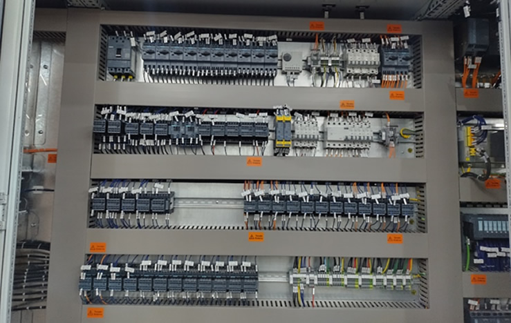 Leia mais sobre o artigo Inovação em Automação Industrial: O Papel dos Painéis Inteligentes