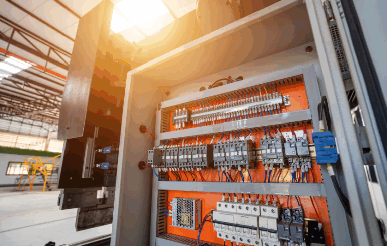 Leia mais sobre o artigo Painéis Industriais: Inteligência e Confiabilidade para o Controle de Processos