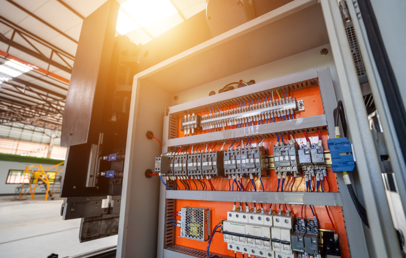 Leia mais sobre o artigo Painéis Industriais: Inteligência e Confiabilidade para o Controle de Processos